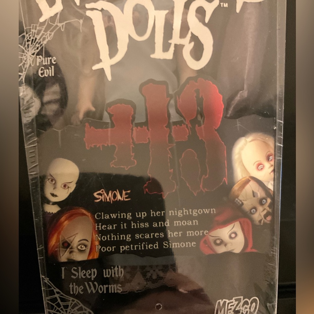 NIP Living Dead Dolls - Simone - Picture 3 of 5